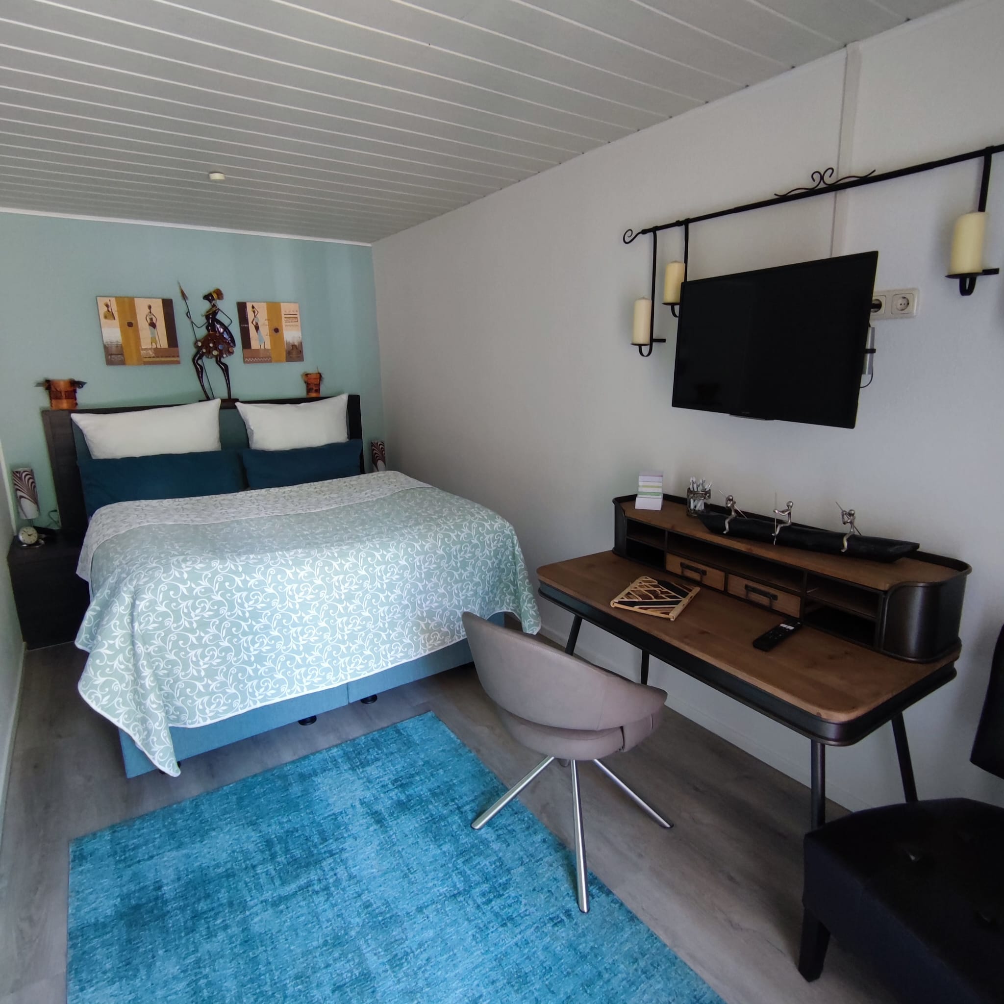 Schlafzimmer 1